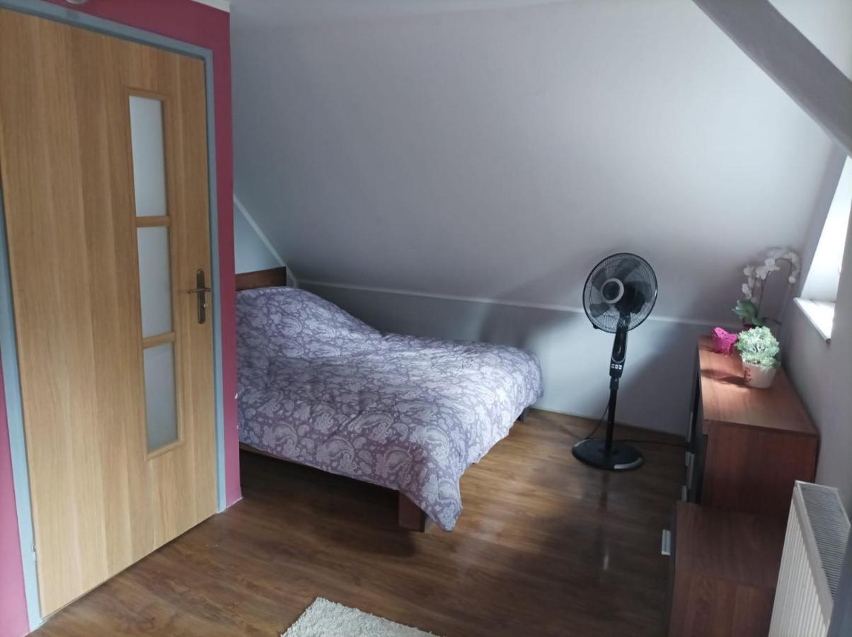 Dom Nad Jeziorem Strazym Zbiczno Bagian luar foto